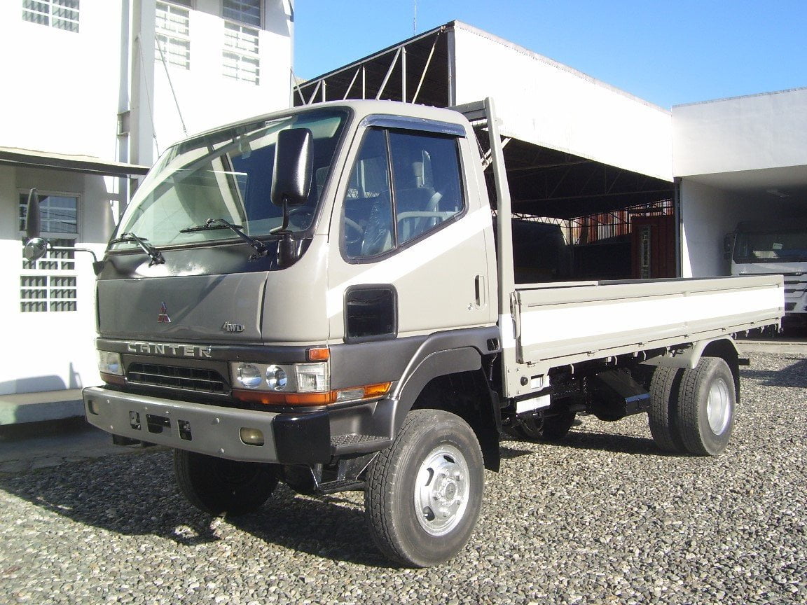 Купить японский грузовик до 3. Mitsubishi Canter 4wd. Митсубиси Кантер двухкабинник 4х4. Nissan Atlas 4wd. Mitsubishi Canter fd501b 4 WD двухкабинник.