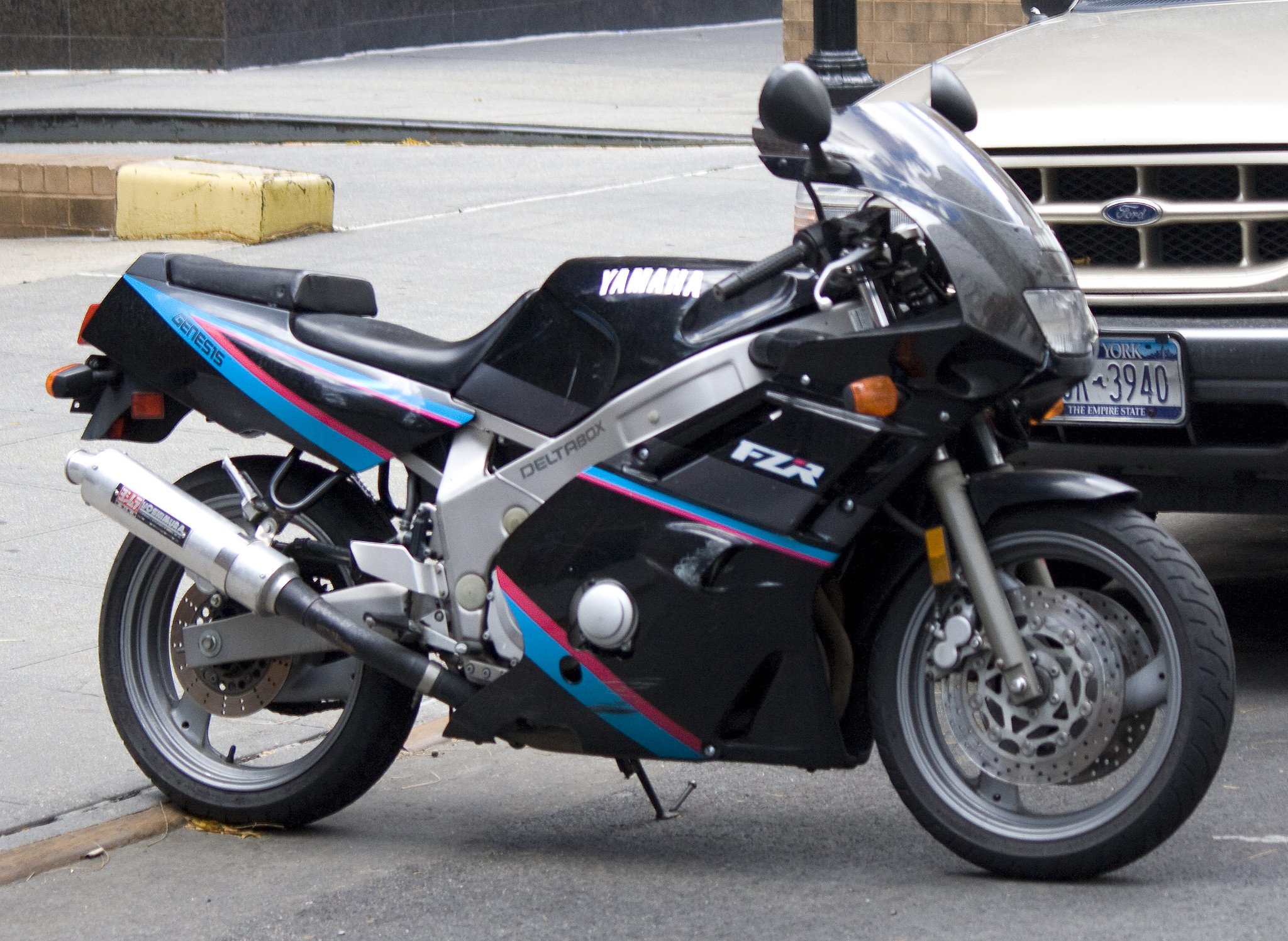 1991 Yamaha FZR600