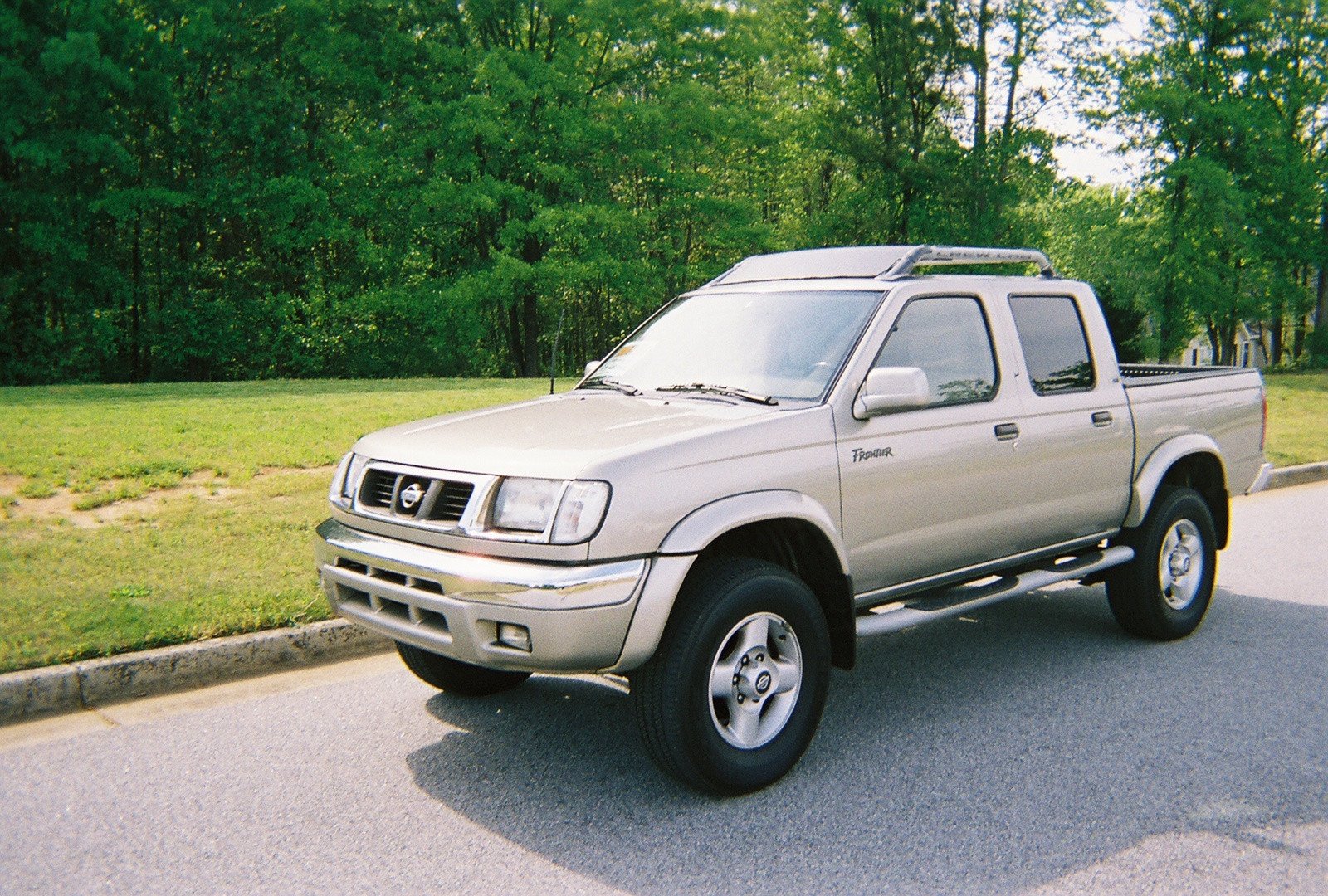 2000 Nissan Frontier 4