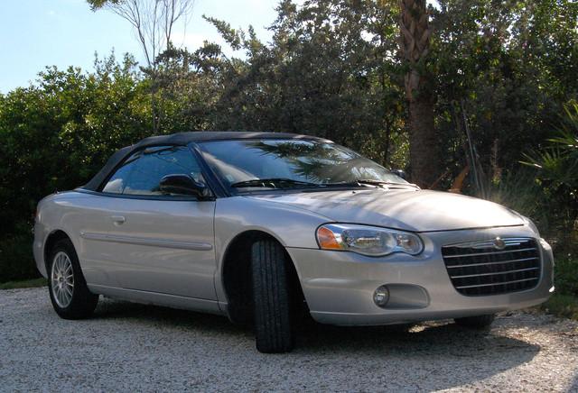 2005 chrysler sebring touring convertible pic 33549 640x480 1