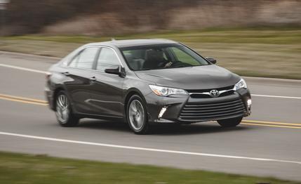 2015 toyota camry xle test review car and driver photo 651428 s 429x262 1