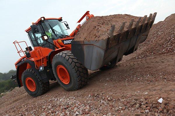 Doosan DL300 Wheel Loader 2