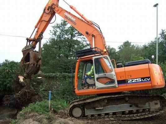 Doosan Daewoo 225LC V 2