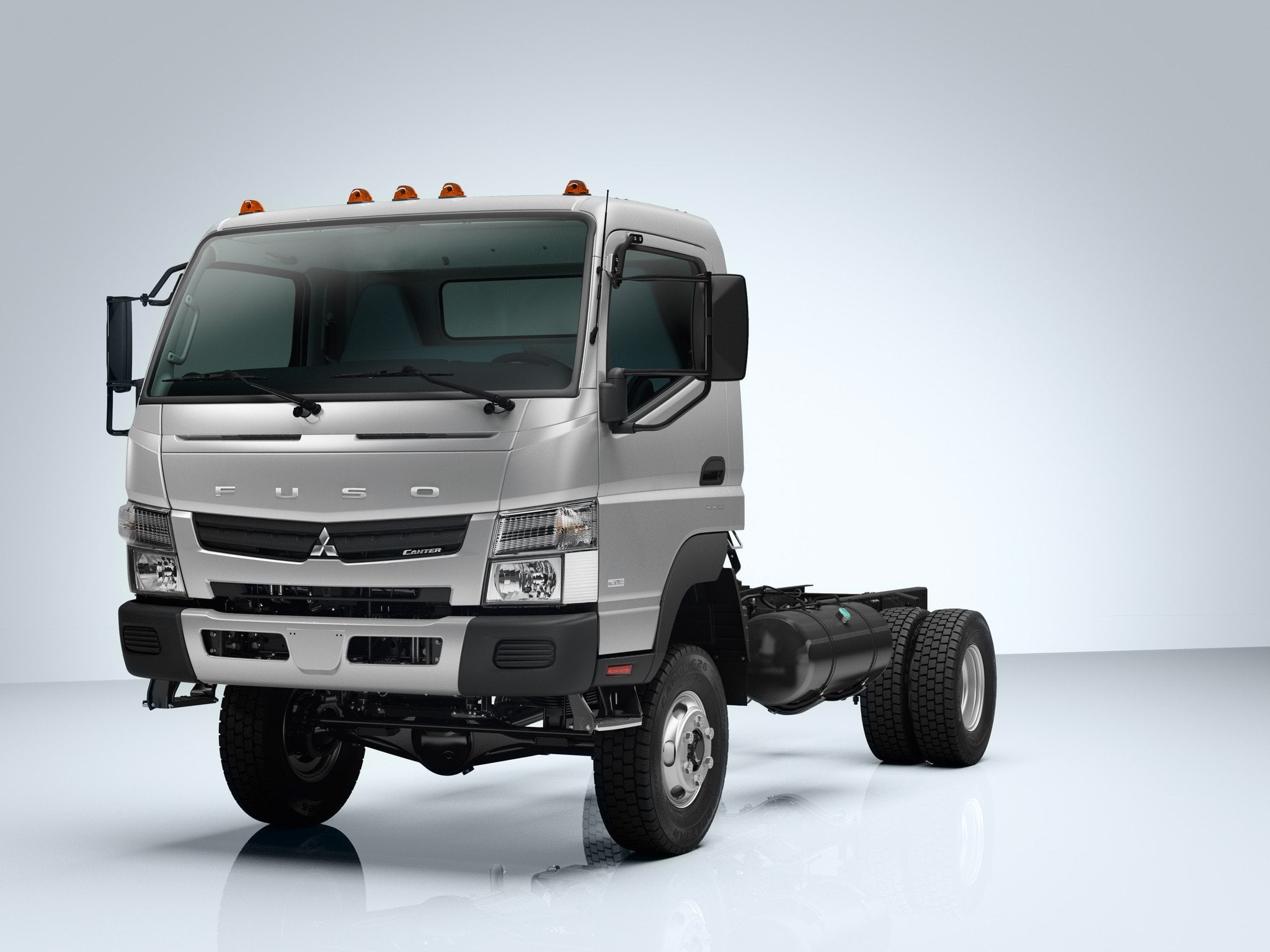 FUSO Canter FG4X4 3quarter front
