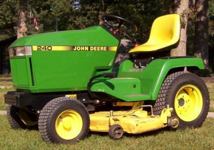 John Deere 240 and 265 Lawn and Garden Tractors Operators Owner s Manual
