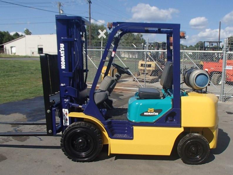 Komatsu fg25 warehouse forklift