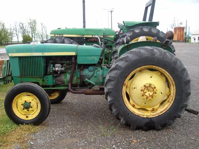 ohn Deere 1530 tractor