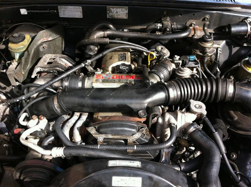 toyota surf Engine bay
